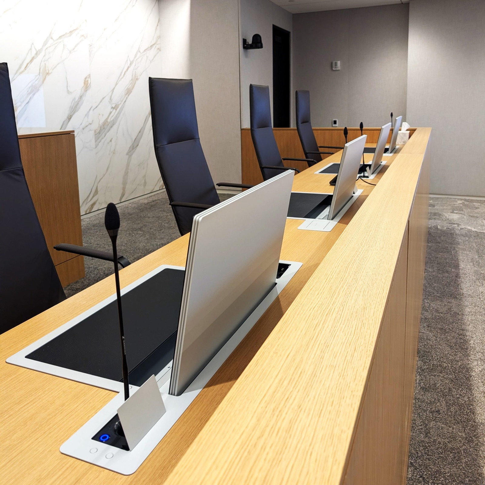 Advanced Motorized Performance of Retractable Monitor